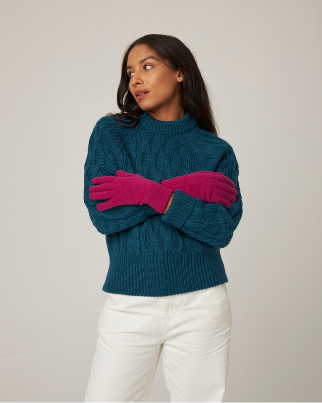 Image of model wearing Lundy Gloves.