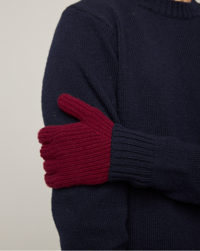 Image of model wearing Porter Ribbed Gloves.