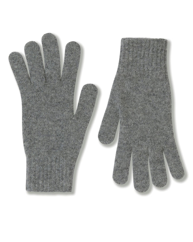 Image of model wearing Lundy Gloves.