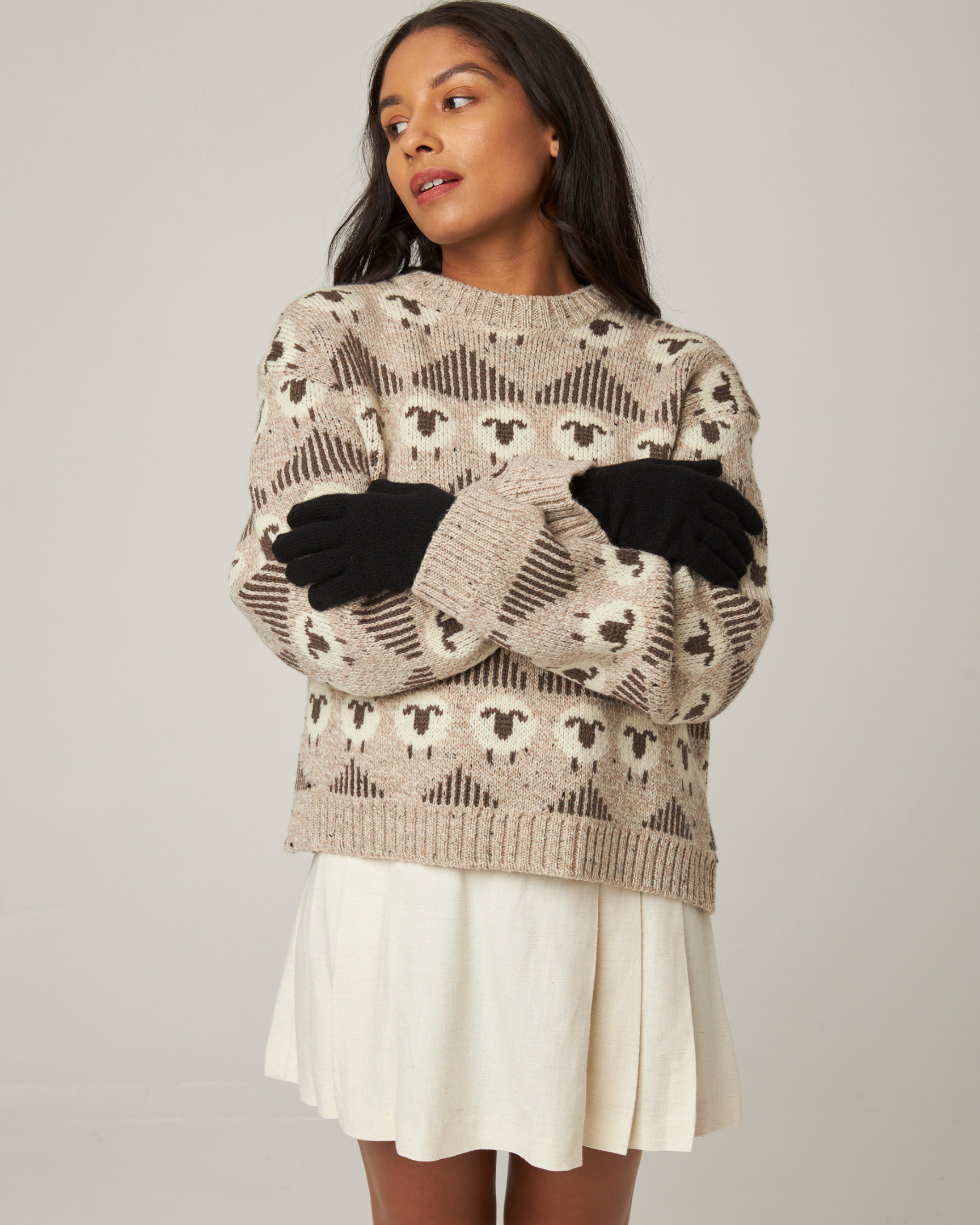 Image of model wearing Lundy Gloves. 