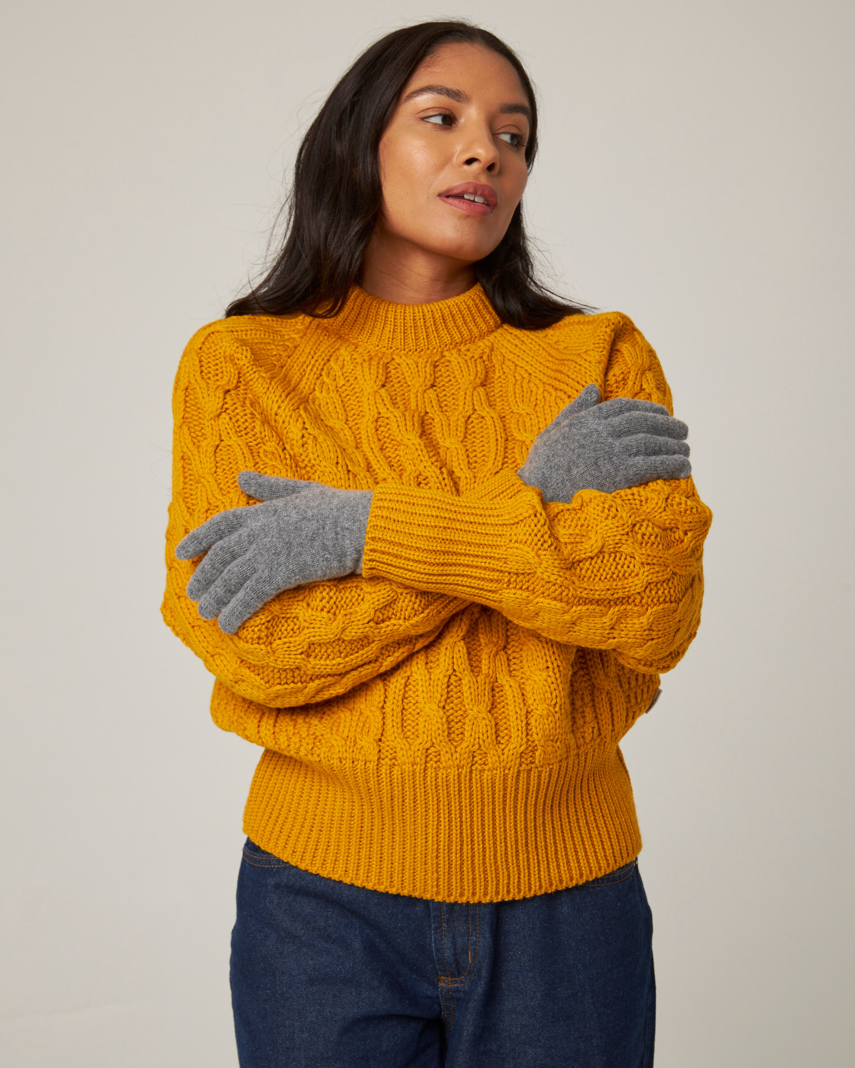 Image of model wearing Lundy Gloves. 