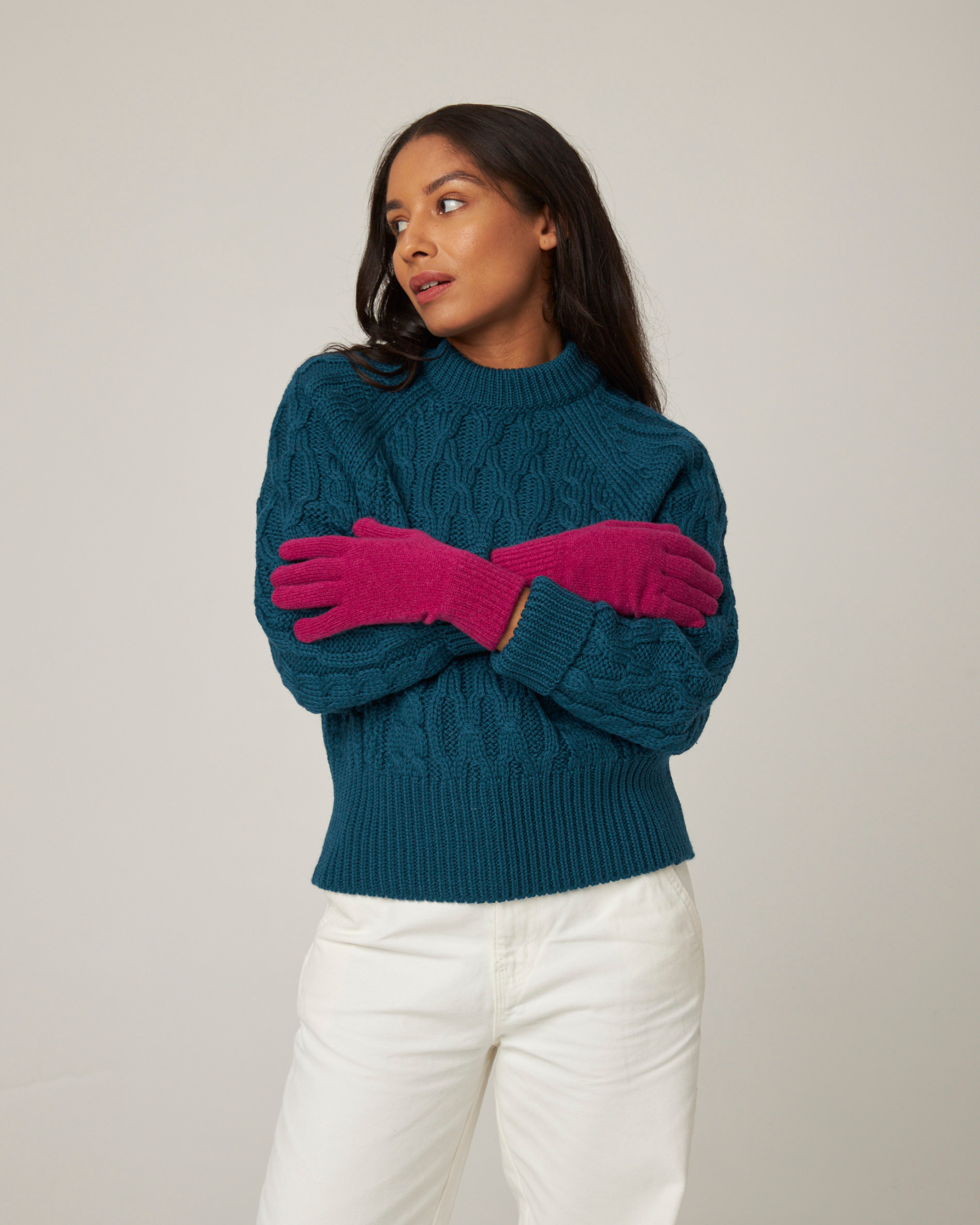 Image of model wearing Lundy Gloves. 