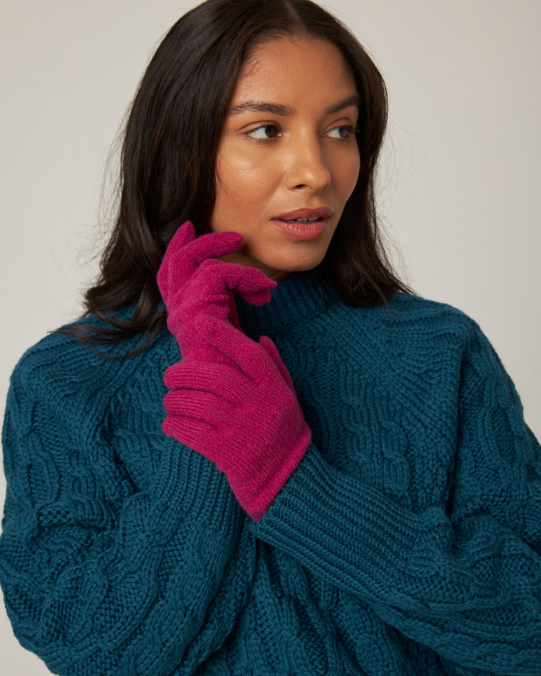Image of model wearing Lundy Gloves. 
