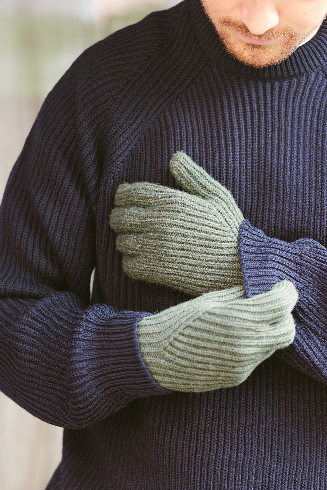 Image of model wearing Porter Ribbed Gloves. 