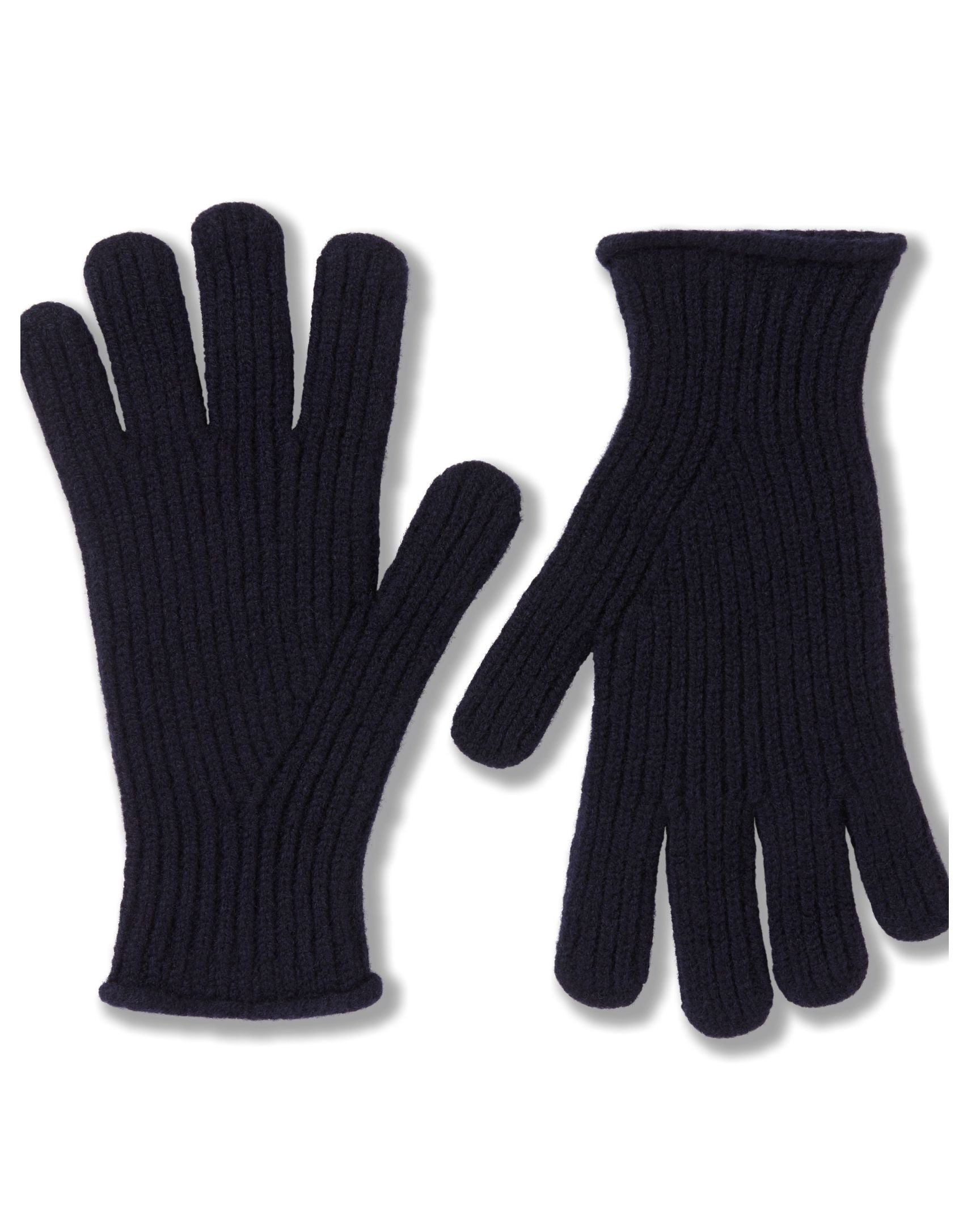 Image of model wearing Porter Ribbed Gloves. 