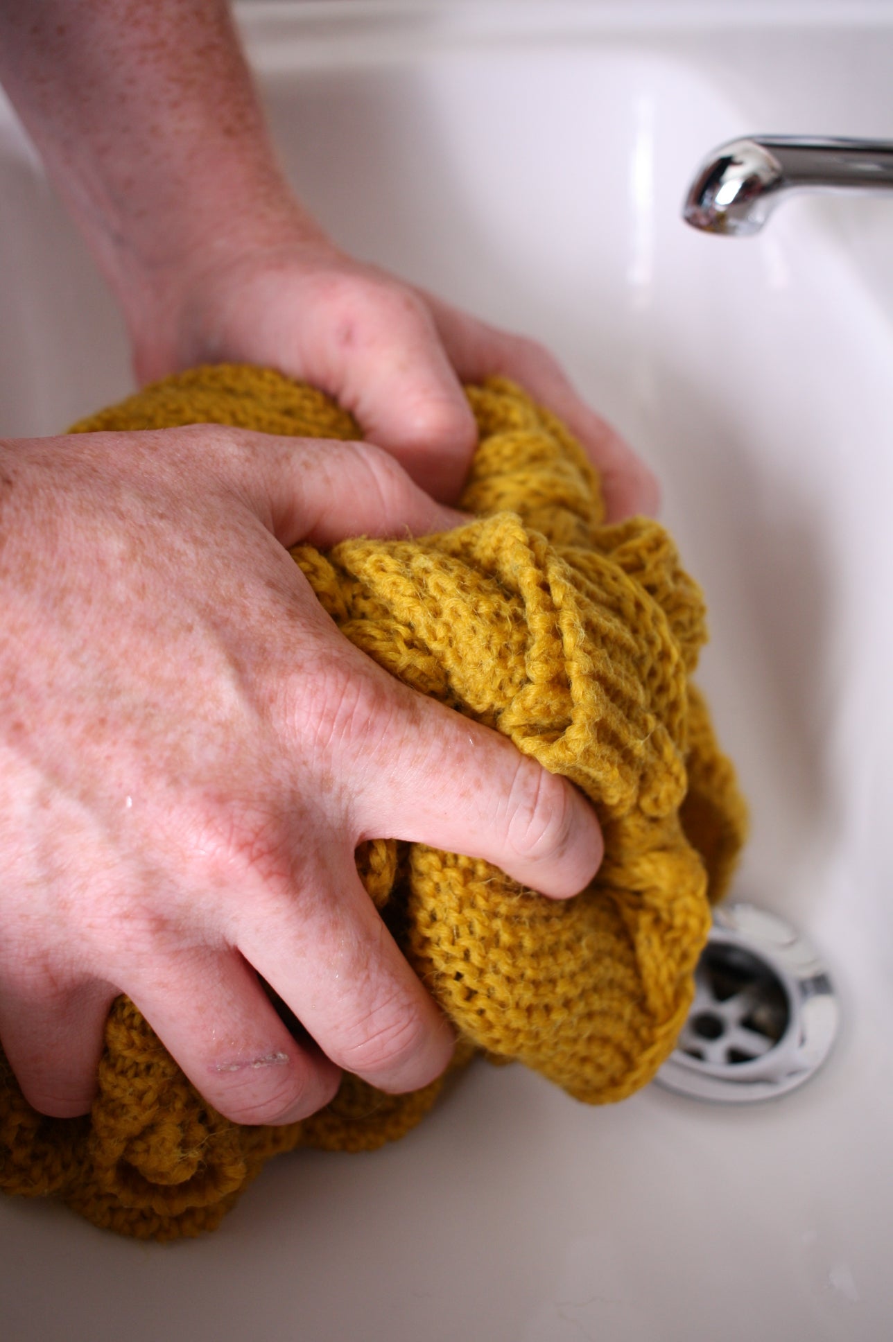 Image of model wearing Shear Delight Wash Bar. 